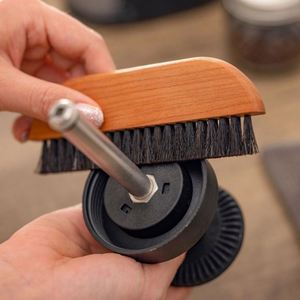 Cepillo de limpieza de cerdas naturales de caballo con mango de madera para molinillo de café, ideal para cafeterías - Product Image 2