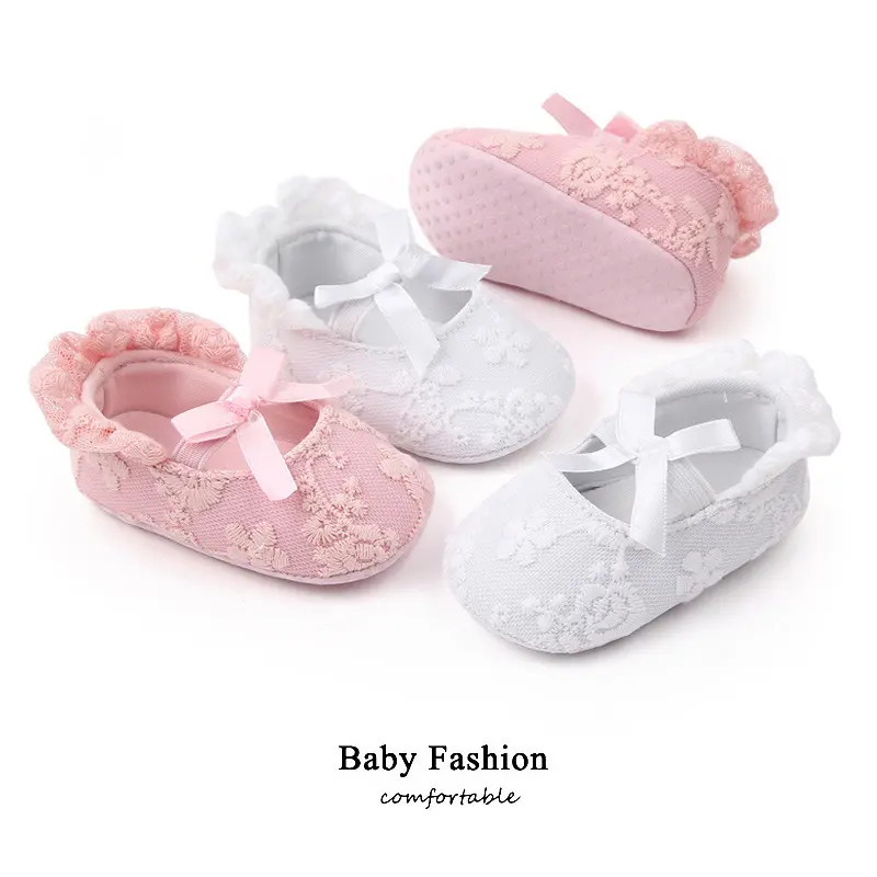 2024 nouvelles chaussures de bébé à semelles souples chaussures de princesse chaussures en dentelle brodées pour tout-petits