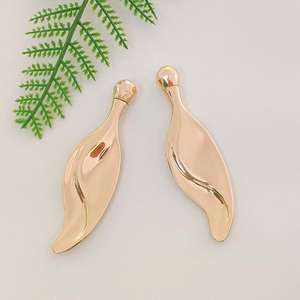 Nouveauté d'usine, équipement de beauté pour usage domestique, masseur facial de type feuille, massage de lifting du visage, conception en arc, soin de la peau, masseur facial - Product Image 4