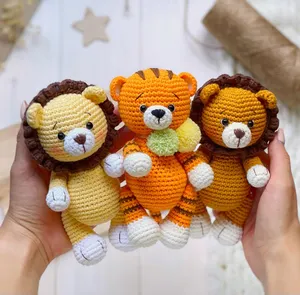 100% ทําด้วยมือเด็กโครเชต์ Amigurumi มินิป่าสัตว์ยัดของเล่นขนาดเล็กสําหรับเด็ก