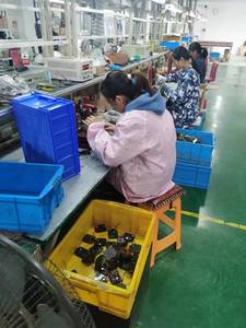 Draagbare 6-Inch Elektrische Kettingzaag Draagbare Lithium-Buitenshuis Draadloos Gebonden Zaag Met Grote Capaciteit Voor Grensoverschrijdend Gebruik - Product Image 5