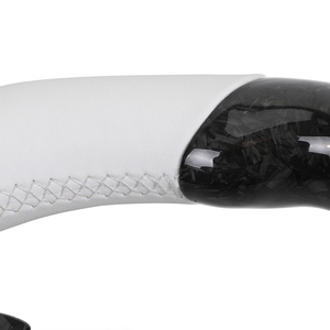 Convient pour le volant sport M en cuir blanc et carbone forgé avec palettes de changement de vitesse LED pour BMW F07 F10 F20 F30 F32 F80 F82 F90 E90 E92 E93 - Product Image 3
