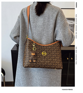 <span class=keywords><strong>Sac</strong></span> fourre-tout <span class=keywords><strong>de</strong></span> luxe en cuir PU grande capacité, étanche, à fermeture éclair, élégant et polyvalent, porté main, épaule ou croisé, idéal pour les voyages féminins - Product Image 6