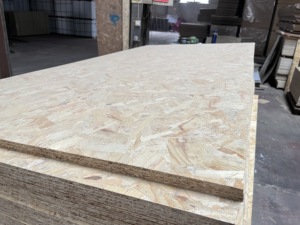 4 * 8ft <span class=keywords><strong>15</strong></span> 18 25 28 <span class=keywords><strong>mm</strong></span> Directo de fábrica Barato Impermeable <span class=keywords><strong>OSB</strong></span> 3 Chip Board Oriented Strand Board - Product Image 4