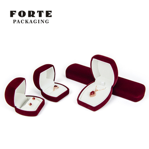 Factory Wholesale Jewelry Velvet Box Arc Shape <b>Earrings</b> Women <b>Gift</b> <b>Boxes</b> Velvet Luxury Gemstone Ring Box Jewelry Packaging - Product Image 4