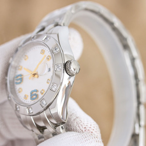 Fabriqué en acier inoxydable 904L, équipé d'un mouvement mécanique automatique et doté d'un double système d'étanchéité. Montre pour femmes - Product Image 5