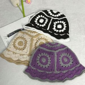 Sombrero de Pescador de Ganchillo Floral Hecho a Mano, Gorro de Invierno Tejido para Mujer - Product Image 6