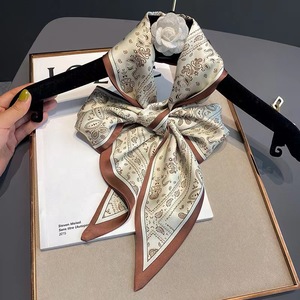 Sciarpa Lunga in Seta con Stampa Leopardata, Versatile e alla Moda per Donna, Primavera-Estate, Produzione Personalizzata di Alta Qualità - Product Image 1