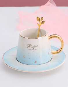 Tasse à café en porcelaine de luxe de 8 oz à bord doré et dégradé de couleur, avec cuillère et assiette dorées - Product Image 5