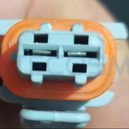 Car Connector for Wider at Top and Narrower at Bottom 2 Stitches Without an Outer Cover CT2-0093M-8