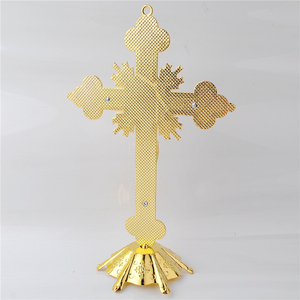 이우 도매 종교 금속 공예 가톨릭 예수 동상 십자가 서 골드 컬러 십자가 교회 장식 - Product Image 2