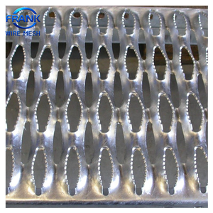 Grille de sécurité antidérapante perforée de haute qualité, à haute durabilité, en acier galvanisé, type « bouche de crocodile » - Product Image 1