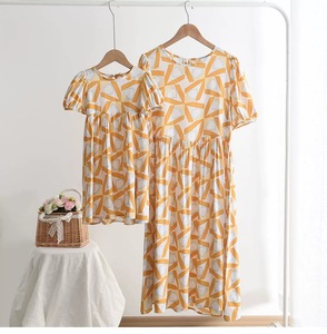 Abiti coordinati <span class=keywords><strong>madre</strong></span> e figlia con stampa floreale personalizzata, estivi, con maniche a sbuffo, per outfit familiari - Product Image 6