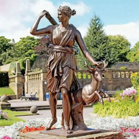 Une statue moderne en bronze gravée de Diane, la déesse romaine de la chasse