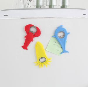 Material de silicona de cangrejo de dibujos animados regalo nuevo diseño abrebotellas de pescado forma personalizada abridor colorido - Product Image 2