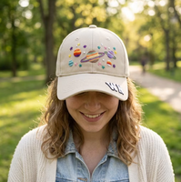 Cappellino da Baseball Personalizzato con Ricamo Colorato di Pianeti e Stelle, in Cotone Lavato, Logo Personalizzato, Unisex, Stile Cartoon