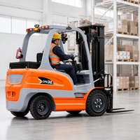Chariot élévateur électrique de 4 tonnes, certifié CE, adapté aux entrepôts logistiques des centres de distribution.