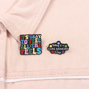 Está bien sentir todo lo que se siente, alfileres esmaltados, texto colorido divertido, <span class=keywords><strong>hoy</strong></span> es <span class=keywords><strong>un</strong></span> día de memoria central, broches, insignia de solapa, adorno de joyería - Product Image 2