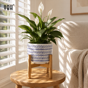 Vaso in Ceramica Dipinto a Mano YBH con Supporto in Legno, Fioriera Blu a Righe Stile Boho per Arredamento Soggiorno e Ufficio - Product Image 3
