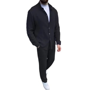 Survêtements décontractés deux pièces pour hommes à la mode vêtements tricotés Vintage confortables LOGO personnalisé bouton chemise plissée ensembles pour hommes - Product Image 3