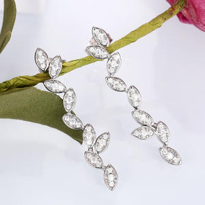 E2183 Orecchini in oro bianco con diamanti taglio marquise naturali stile classico da donna - Product Image 5