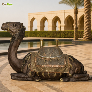 Gran Estatua de Camello de Bronce para Exteriores, Escultura Decorativa Reclinada con Silla y Postes de Latón, Pátina Natural, Decoración para Jardín, Patio o Propiedad - Product Image 1