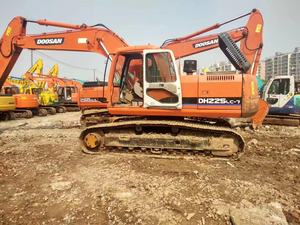 Excavatrice Doosan DH225LC-7 couleur orange, équipement de construction d'occasion avec moteur, boîte de vitesses, pompe et moteur, Corée, 21500 kg, 0-2000 heures de fonctionnement - Product Image 2
