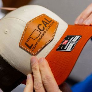 Casquettes de sport en maille Richardson 112 avec logo personnalisé en cuir, MOQ 1 - Product Image 1