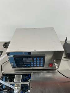 เครื่องบรรจุและปิดผนึกซองสำเร็จรูปอัตโนมัติเต็มรูปแบบสำหรับบรรจุน้ำผลไม้บลูเบอร์รี่ ส้ม นม น้ำ และของเหลวอื่นๆ ในรูปแบบซอง - Product Image 4