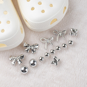 Ensemble de breloques pour chaussures Y2K argent métallisé, étoiles miroir de luxe, nœuds papillon, épingles pour sabots, clous métalliques brillants, décoration DIY pour sandales, cadeau pour <span class=keywords><strong>femme</strong></span> - Product Image 3