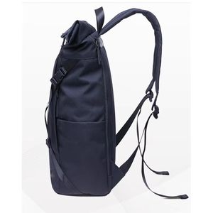 Mochila Impermeable Deportiva de Viaje con Cierre Enrollable, Color Negro - Product Image 2
