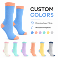 Chaussettes en coton pour femmes à logo personnalisé, faible MOQ, rayées et colorées, pour le quotidien, le bureau, la mode féminine, directement de l'usine
