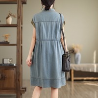 Nouvelle Robe Chemise en Jean Bleu Pâle pour Femme, Manches Courtes Raglan, Bordure Contrastante, Poches à Rabat, Tissu Fin et Doux, Style Chic – Collection Été 2026 (Vente en Gros)