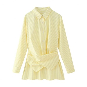 Camisa Entallada de Manga Larga para Mujer, Tejido Transpirable, Estampado de Rayas Versátil, Estilo Urbano para Primavera/Otoño, Blusa con Cinturón - Product Image 1
