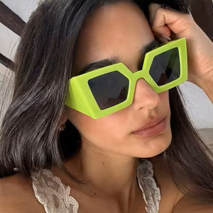 <span class=keywords><strong>2026</strong></span>年トレンドのオーバーサイズパンクグラス、Y2Kヒップホップキャットアイ、レディースサングラス、ラグジュアリーデザイナー、メンズクールアウトドア防風シェード - Product Image 2