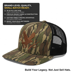 Gorras Trucker Personalizadas de Alta Calidad con Bordado 3D, Malla, Lona y Terciopelo, de 5 Paneles, para Exteriores, con Diseño de Hoja de Camuflaje y Puntada de Cadena, Estilo Cazador - Product Image 1