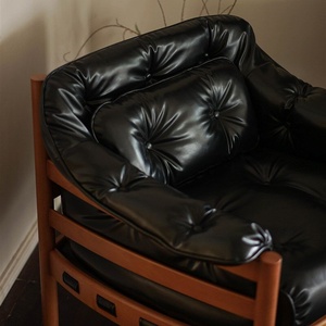 Canapé paresseux <span class=keywords><strong>en</strong></span> bois massif de style Old Money du milieu du siècle - <span class=keywords><strong>Fauteuil</strong></span> rétro rembourré <span class=keywords><strong>en</strong></span> <span class=keywords><strong>cuir</strong></span> huilé - Product Image 4