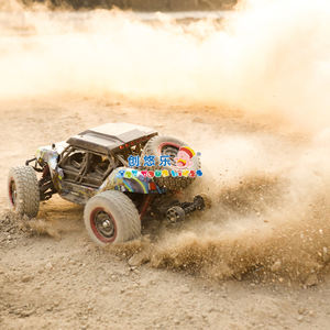 EPT Vehículo Todoterreno 4x4 a Escala 1:16 con Control Remoto de Alta Velocidad de 38 km/h, Motor sin Escobillas de 2.4G y Luces - Product Image 4