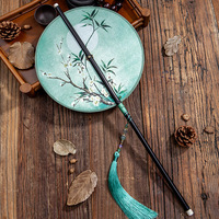Fatingna ventilateur de taille ronde de style ancien avec longue poignée classique Hanfu Qipao ventilateur de danse Cool en été matériau de bambou enroulable