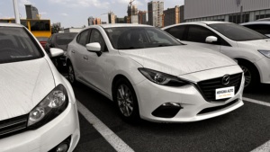 <span class=keywords><strong>Mazda</strong></span> <span class=keywords><strong>3</strong></span> Axela <span class=keywords><strong>2015</strong></span> Usado, Auto de Lujo Manual, Modelo de Tres Cajas con Volante a la Izquierda, Neumáticos R16, Asientos de Tela, Interior Oscuro - Product Image 3