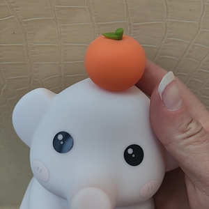 Linda Lámpara Nocturna LED de Silicona con Forma de Elefante, Recargable por USB, Lámpara de Noche Suave para Niños con Temporizador - Product Image 2