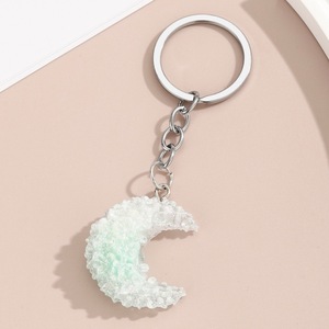Portachiavi Luna Luminoso, Charm per Borsa con Fiore in Resina Luminosa, Anello Portachiavi con Sfumature Colorate Notte Stellata per Regalo di Natale - Product Image 4