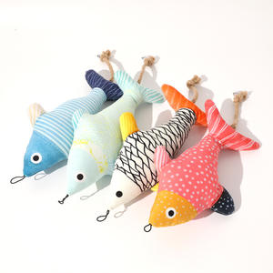 Cataire <span class=keywords><strong>Poisson</strong></span> Jouet avec Cloche Corde Suspendue En Peluche Chaton Dentition Auto Jouer Ennui Soulagement Convertible Teaser Baguette Plusieurs Jeux - Product Image 1