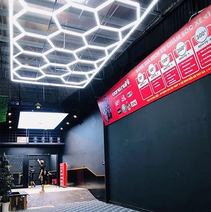 Hete Verkoop Led Zeshoek Garage Verlichting Bijenkorf Ontwerp Led Zeshoek Garage Verlichting Voor De Auto-Care Apparatuur Kamer En Werkplaats - Product Image 6