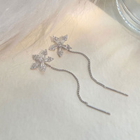 Pendientes largos de flores con borlas de gama alta de lujo ligero, auriculares pequeños únicos con superflash de verano para mujer