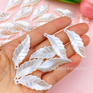 Pendentif en forme de feuille en acrylique, accessoires de bijoux à faire soi-même, finition perlée, épingle à cheveux faite à la main, ornement de tête, boucle d'oreille pour usage quotidien - Product Image 1