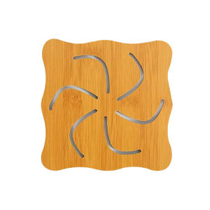แผ่นรองแก้วไม้ลายการ์ตูนรูปทรงไม่สม่ำเสมอ แผ่นรองกันความร้อนไม้เนื้อแข็งสำหรับใช้กับแก้วกาแฟบนโต๊ะ - Product Image 1