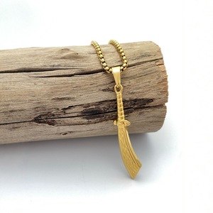 Yunnique – collier avec pendentif épée, en acier inoxydable doré, design géométrique, accessoire de bijoux à la mode - Product Image 4
