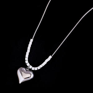 Collier pendentif cœur en acier inoxydable plaqué or 18 carats avec chaîne cubique, bijou pour femme, cadeau de fête - Product Image 1