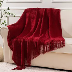 Top Quality Soft Acrylic Yarn Handmade Tassels Cable Knit Blankets Hot Sale Lightweight Couch Chunky Knit Knitted Blanket